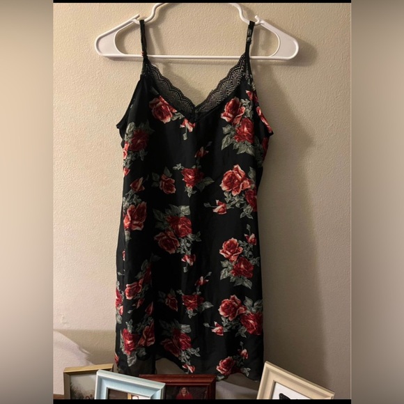 Ladies Nighty - Picture 2 of 6